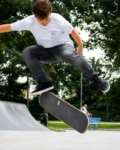NKX Skateboard 8.25