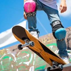 NKX Skateboard 8.25