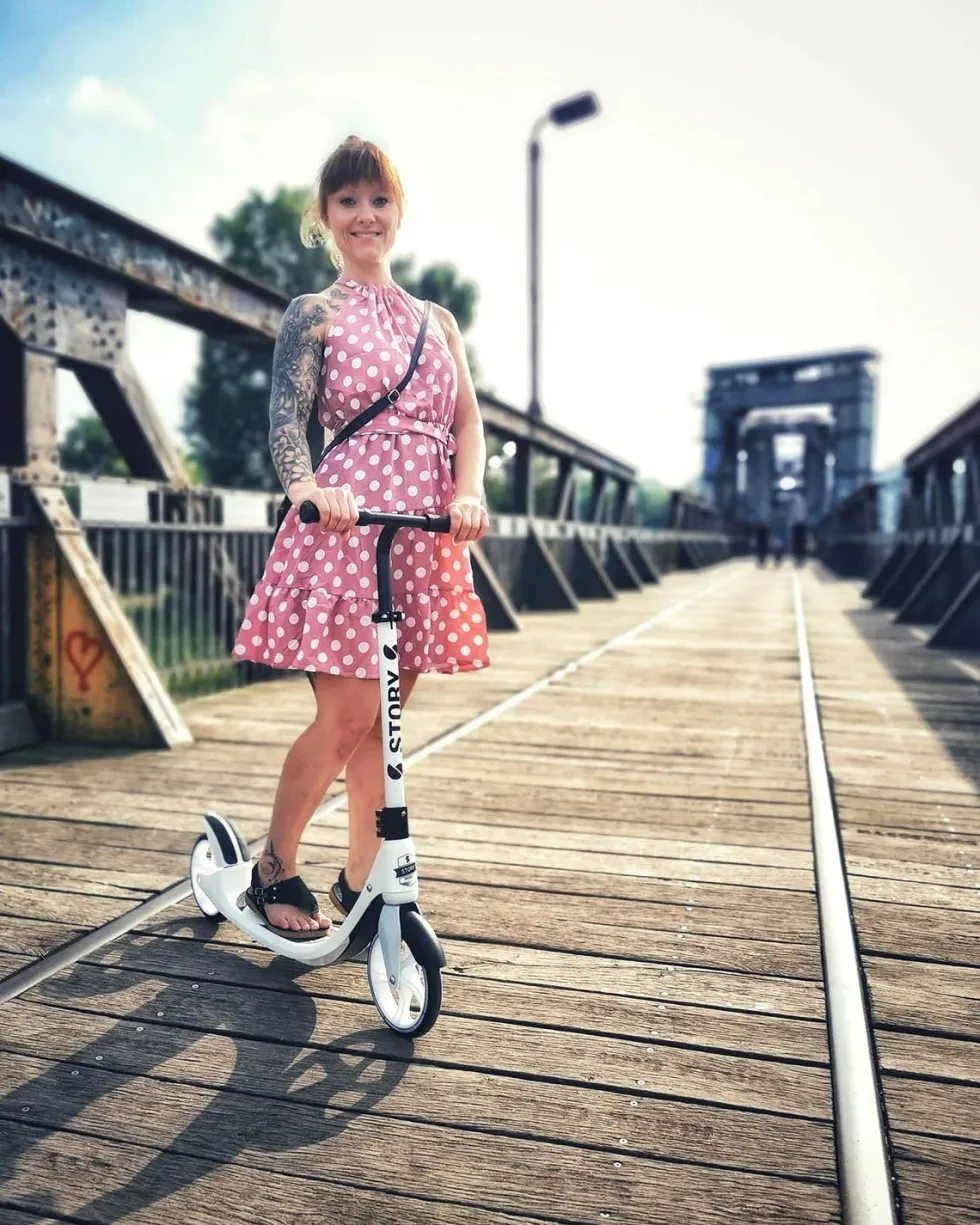 Story City Ride Adjustable Kick Scooter