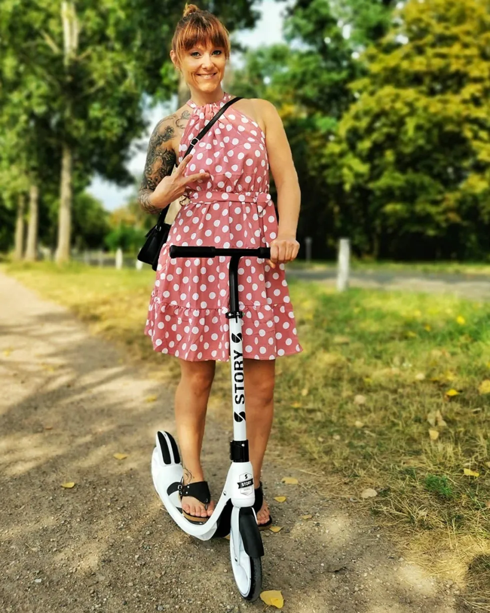 Story City Ride Adjustable Kick Scooter