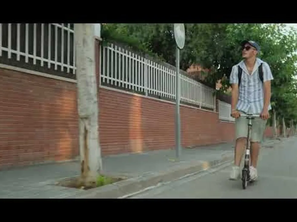 Story Explorer Foldable Kick Scooter