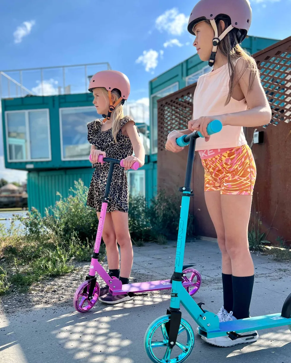 Story Lux commuter scooter - foldable Danish design