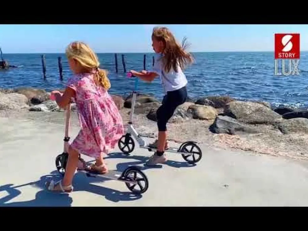 Story Lux commuter scooter - foldable Danish design