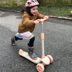 Story Mini Friends LED Kids Scooter – 3 Wheel Light Up