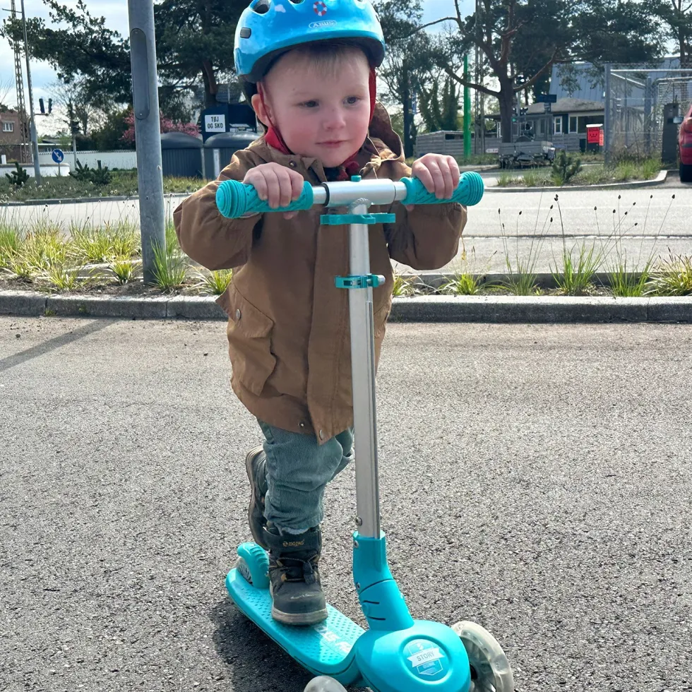 Story Party 3-wheel LED Kids Scooter